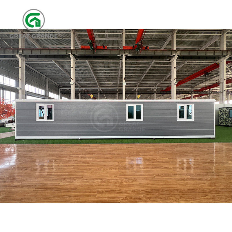 40ft ขยายตัวคอนเทนเนอร์ที่พัก ขาวกรอบ สีเทา ผนังแผ่นฝาสะพานหัก ประตูอลูมิเนียม